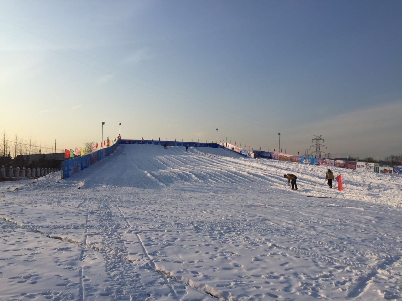 北京朝陽店冰雪樂園成功開幕，河北迪特加油助威